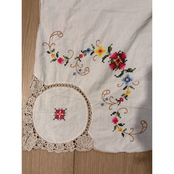 Handmade Embroidered Tablecloth Cross Stitch Floral Crochet Rectangle 100 x 63" - Picture 5 of 5